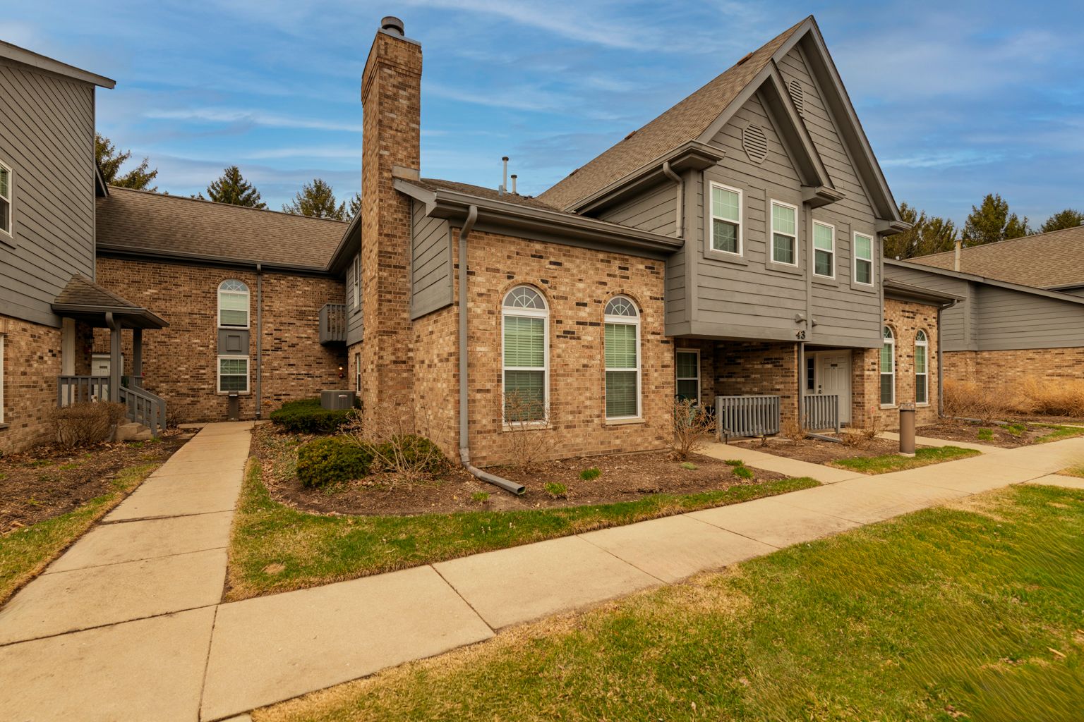 43 Foxcroft Road #43-127 — Naperville, IL 60565