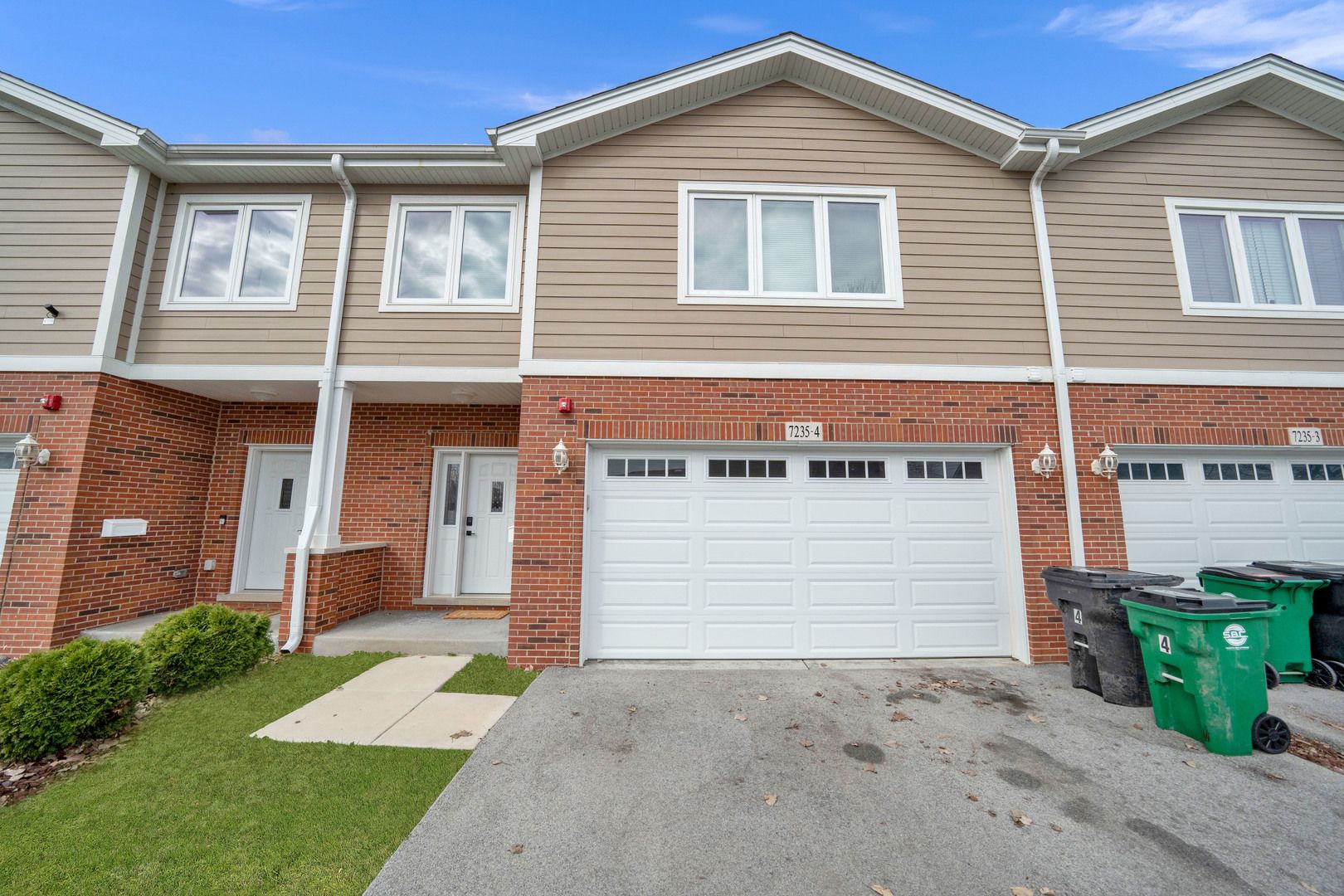 7235 W 71st Street #7235-4 — Bridgeview, IL 60455