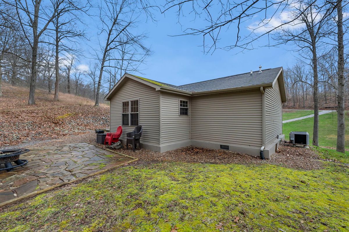 1825 Bald Knob Road, Alto Pass, IL 62905