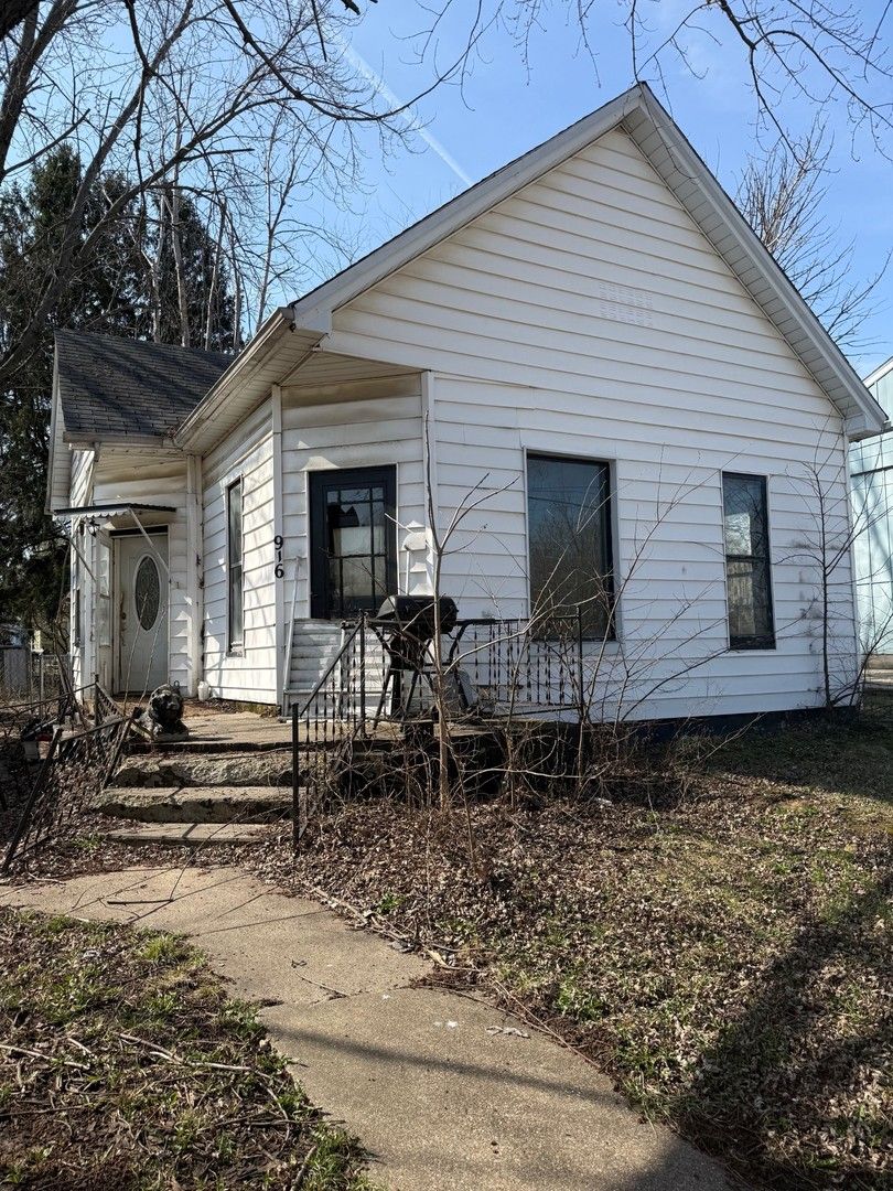 916 W Front Street — Bloomington, IL 61701