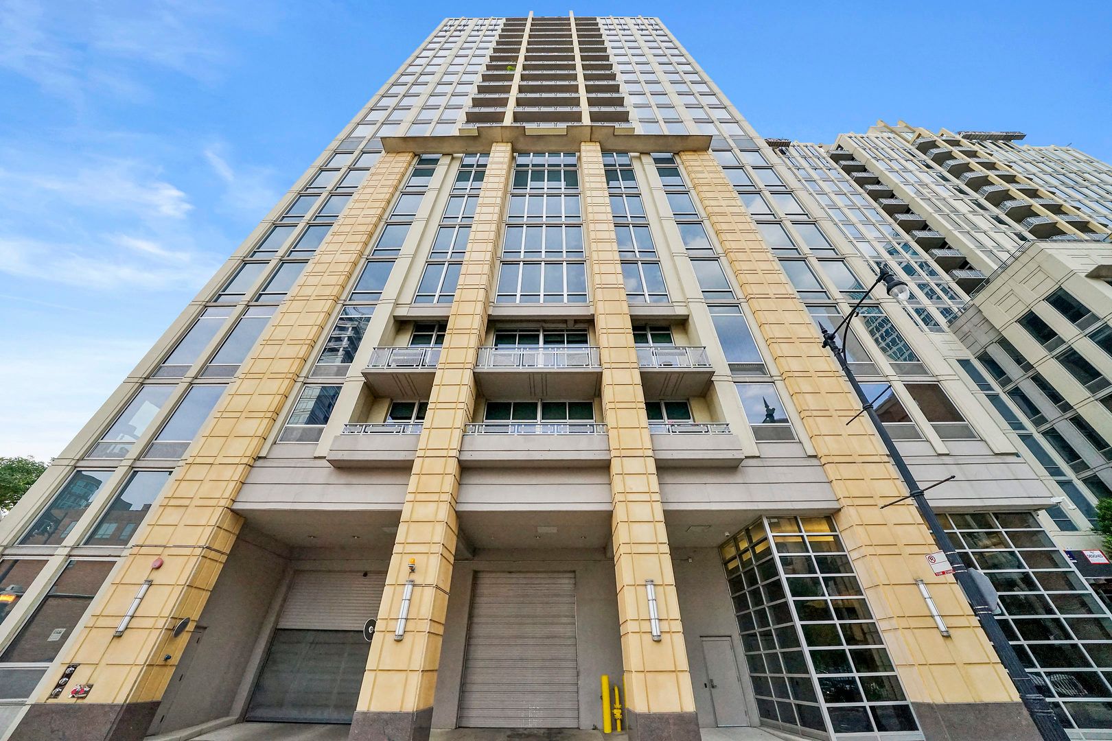 700 LARRABEE Street — Chicago, IL 60654