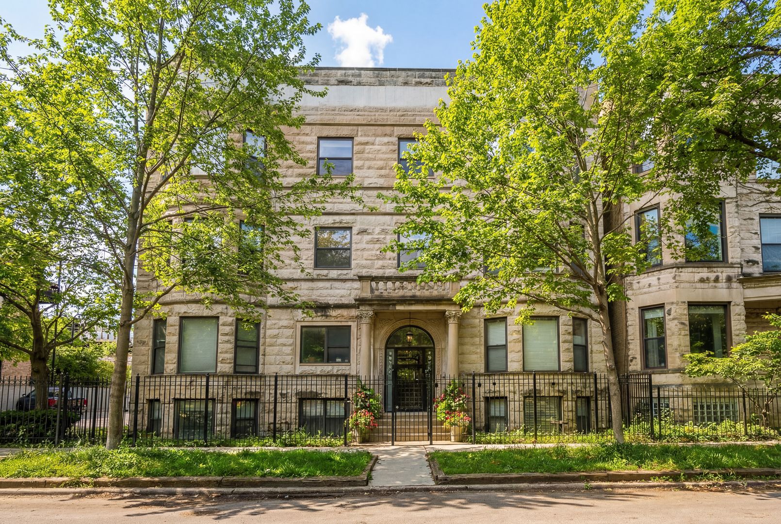4038 N Kenmore Avenue #3 — Chicago, IL 60613