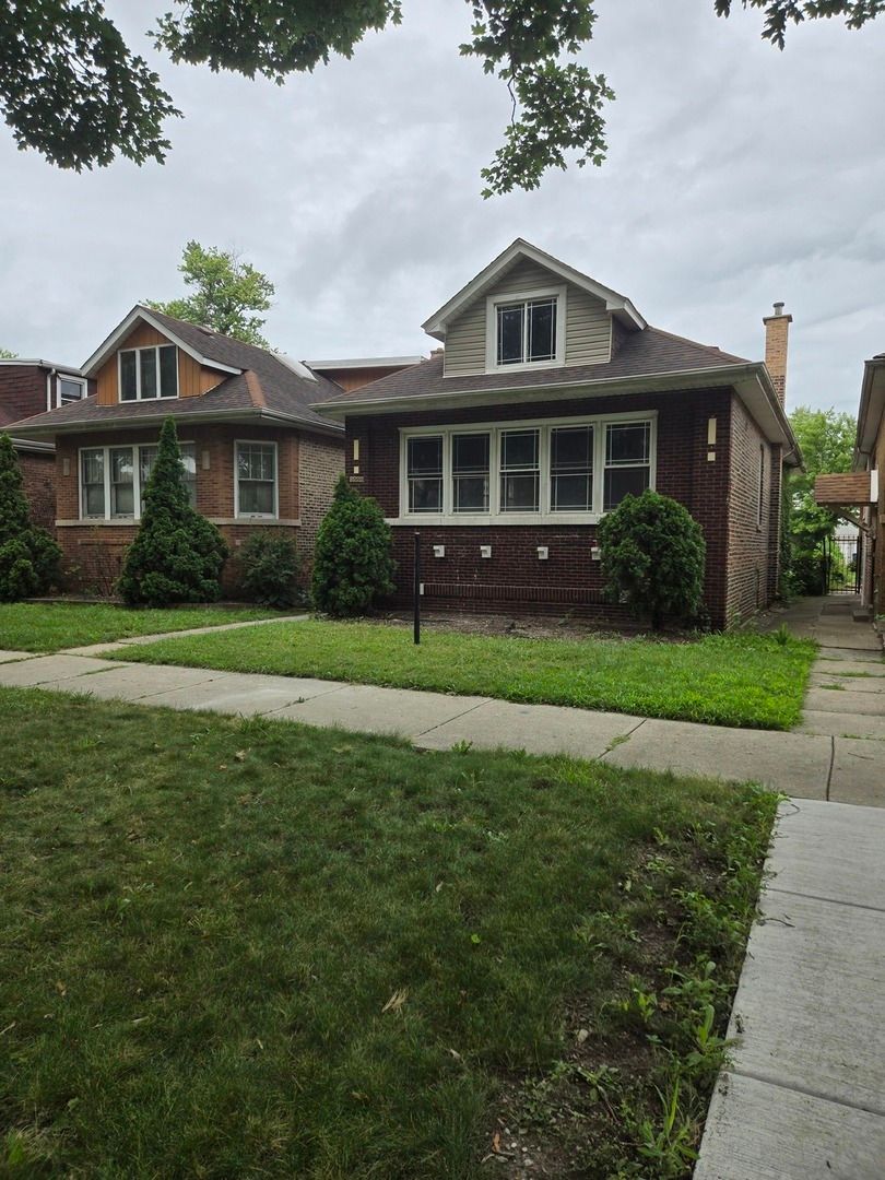 8220 S Prairie Avenue — Chicago, IL 60619