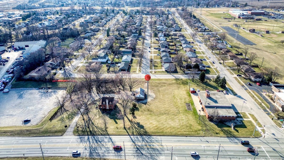 2213 WEBER Road, Crest Hill, IL 60403