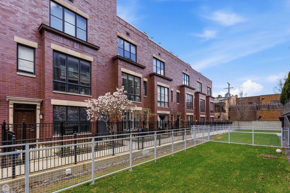 2657 Hermitage Avenue, Chicago, IL 60614