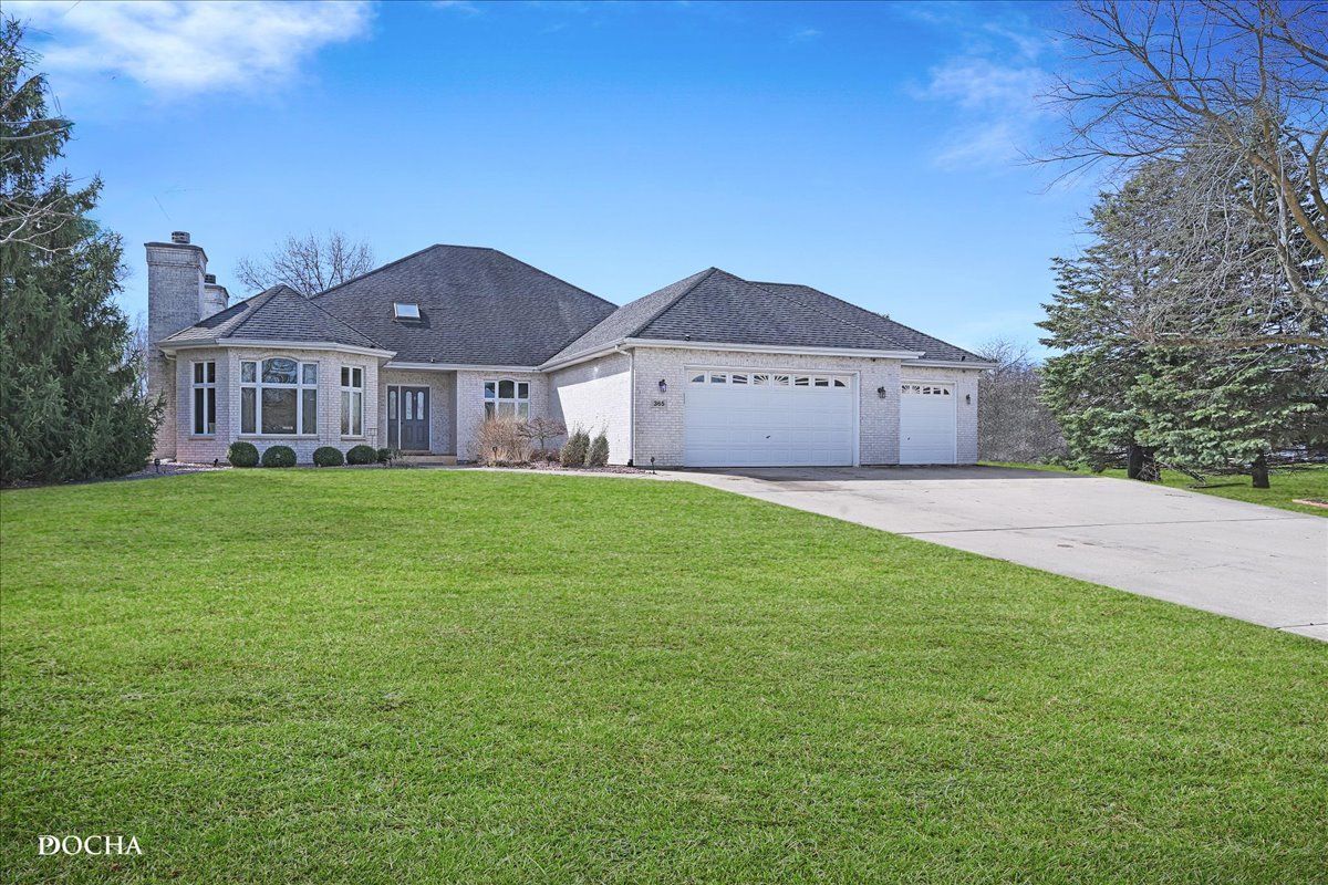 365 E Pine Meadow Court — Morris, IL 60450
