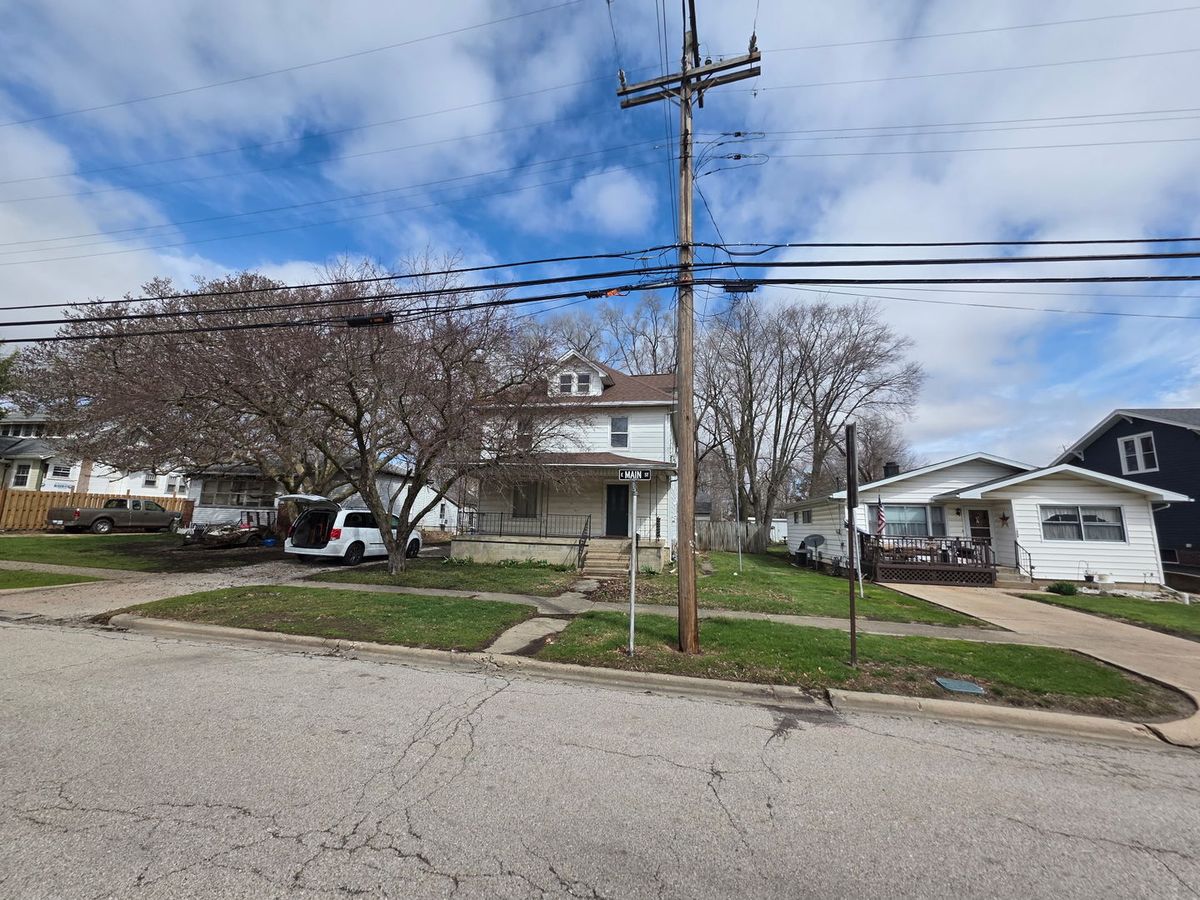 1005 Main Street, Clinton, IL 61727