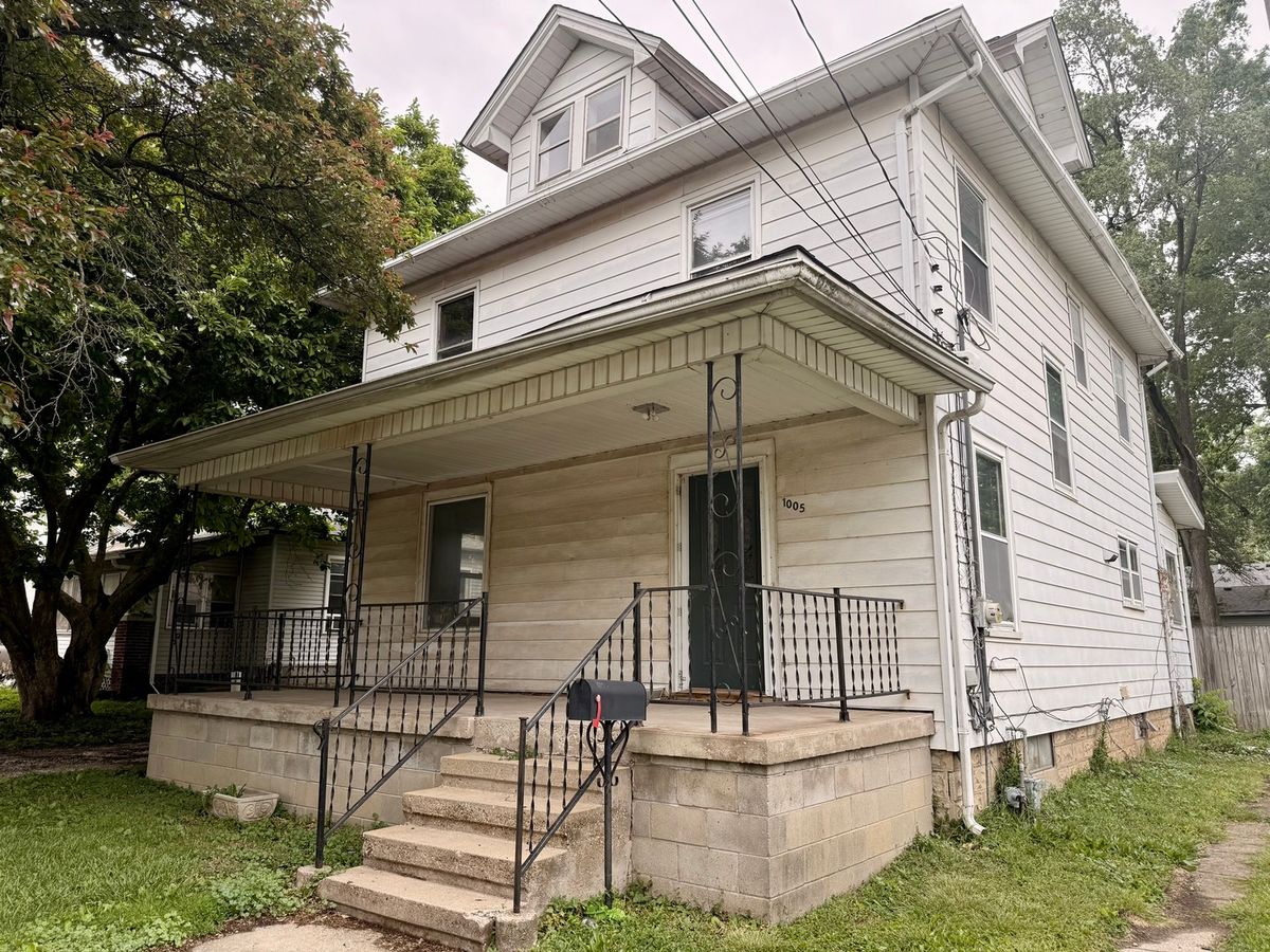 1005 E Main Street, Clinton, IL 61727