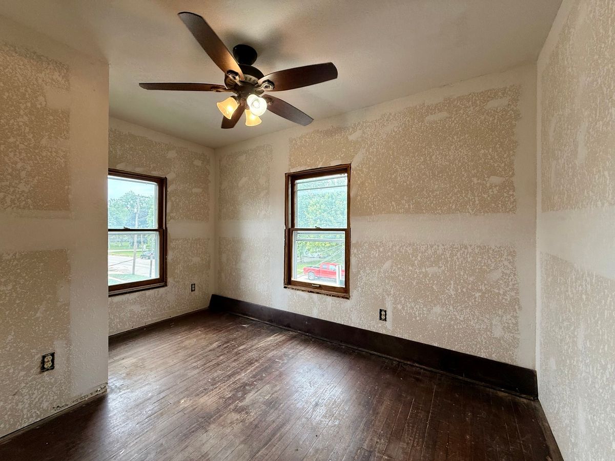 1005 E Main Street, Clinton, IL 61727