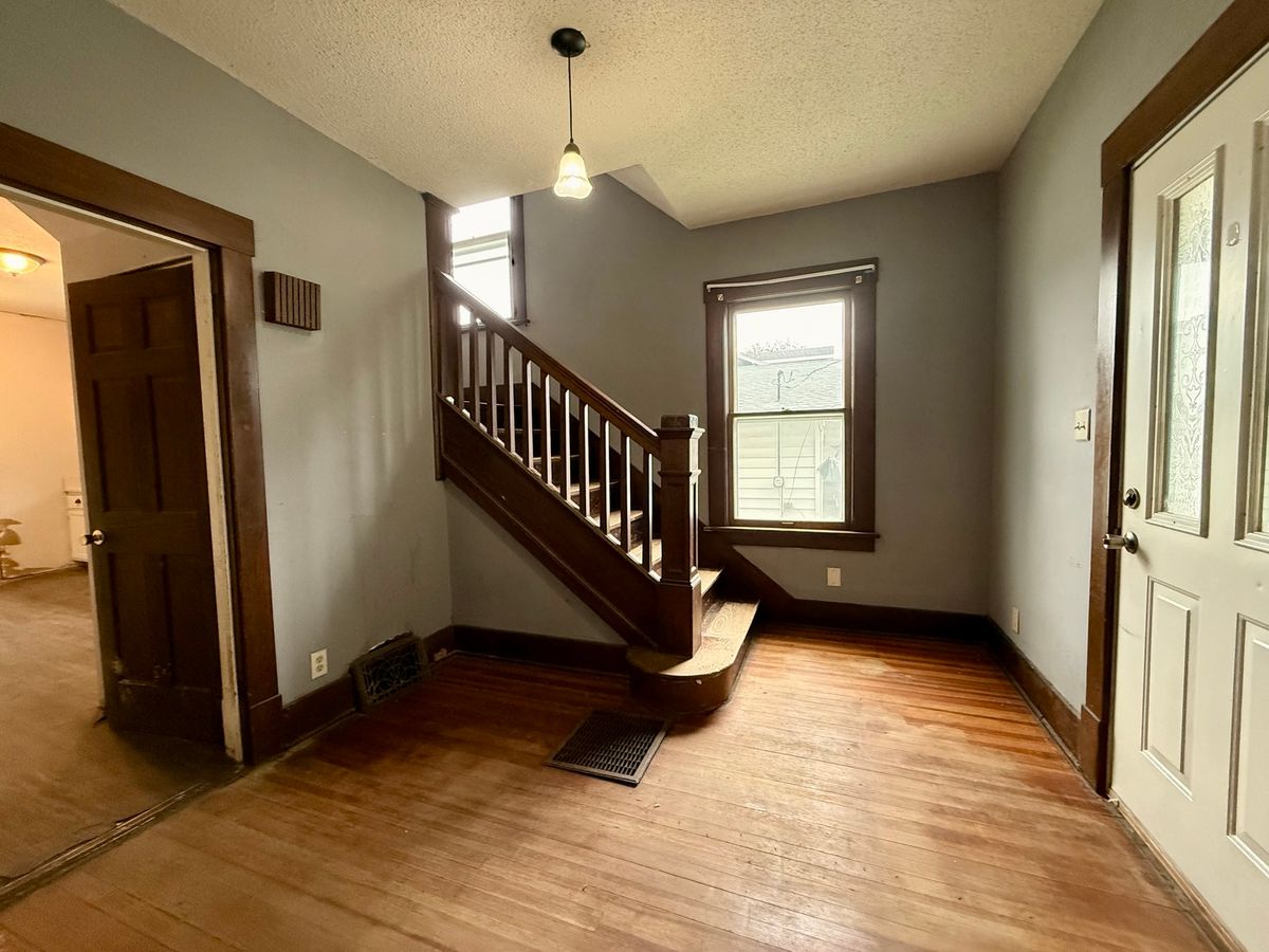 1005 E Main Street, Clinton, IL 61727