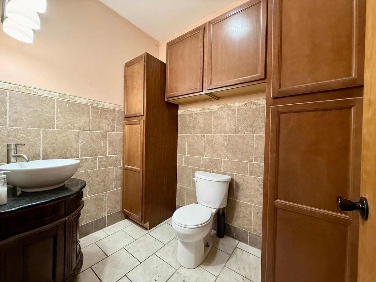 1005 E Main Street, Clinton, IL 61727