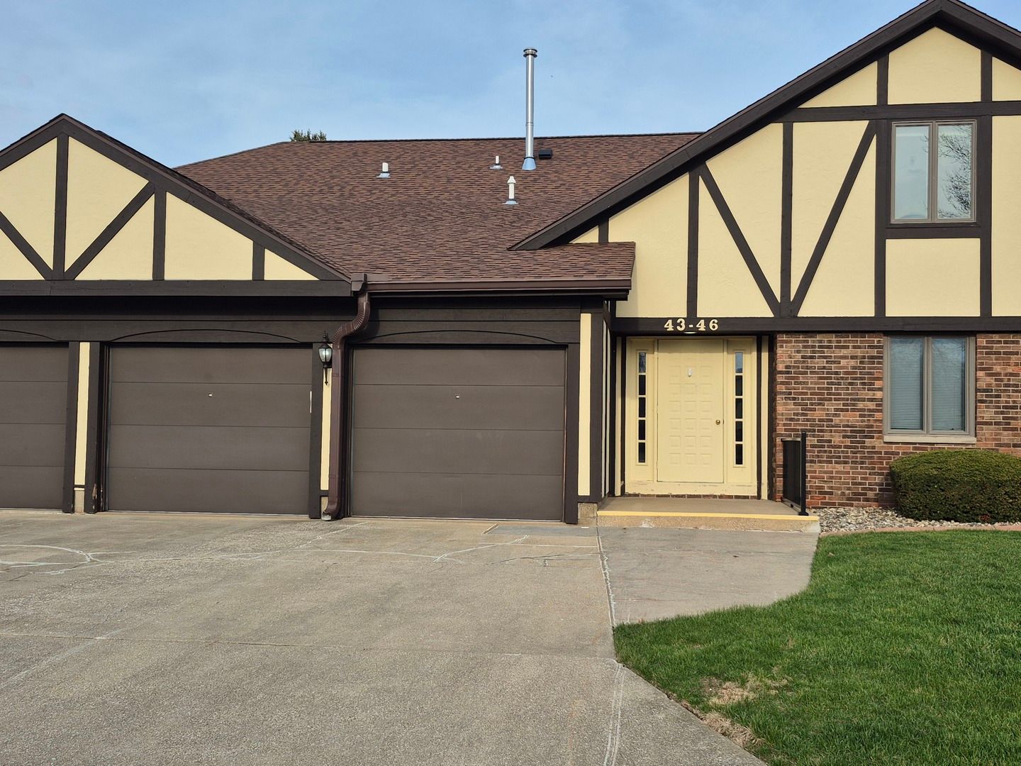 43 Crystal Court #B1 — Pontiac, IL 61764