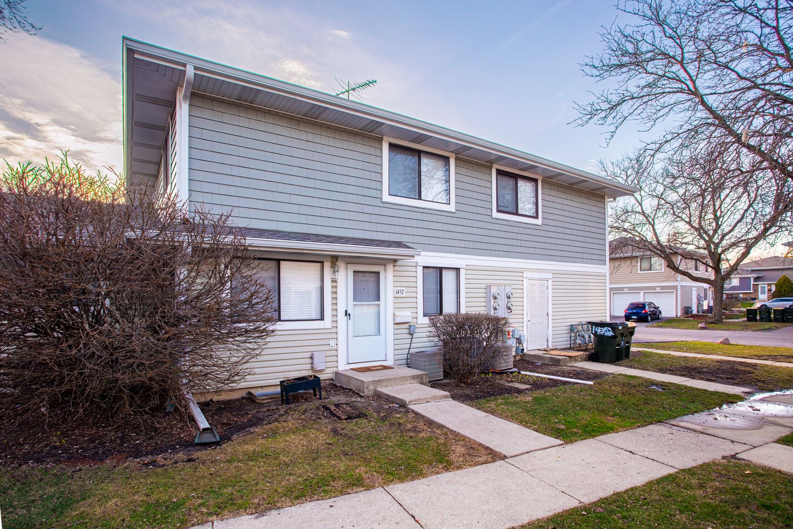 1452 Bear Flag Drive #1 — Hanover Park, IL 60133