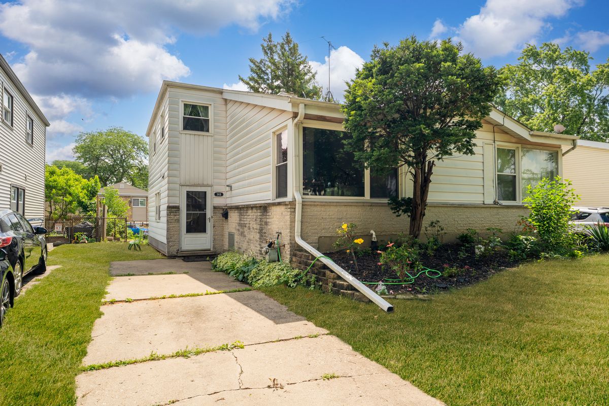 381 4th Avenue, Des Plaines, IL 60016
