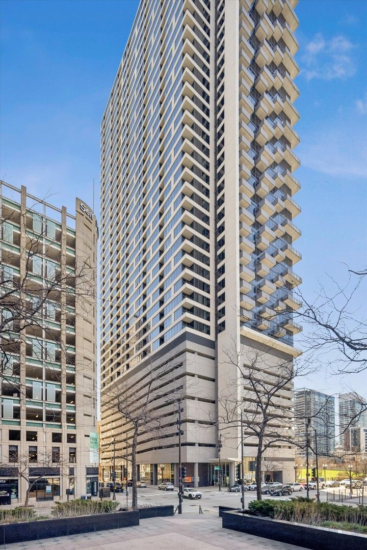 235 W Van Buren Street #2513 — Chicago, IL 60607