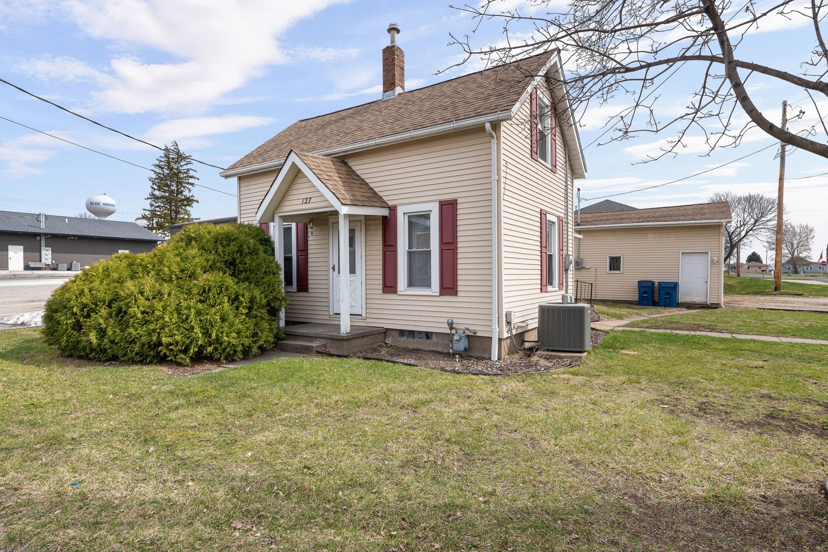 127 S Mississippi Street — Blue Grass, IA 52726