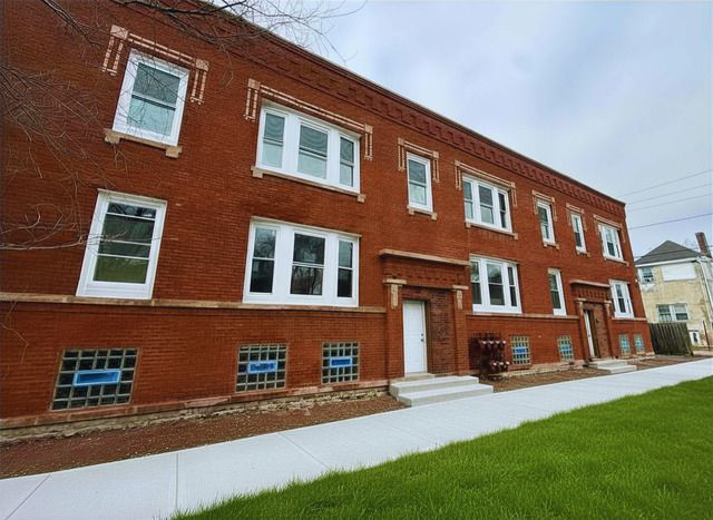 241 W 74th Street #2 — Chicago, IL 60621