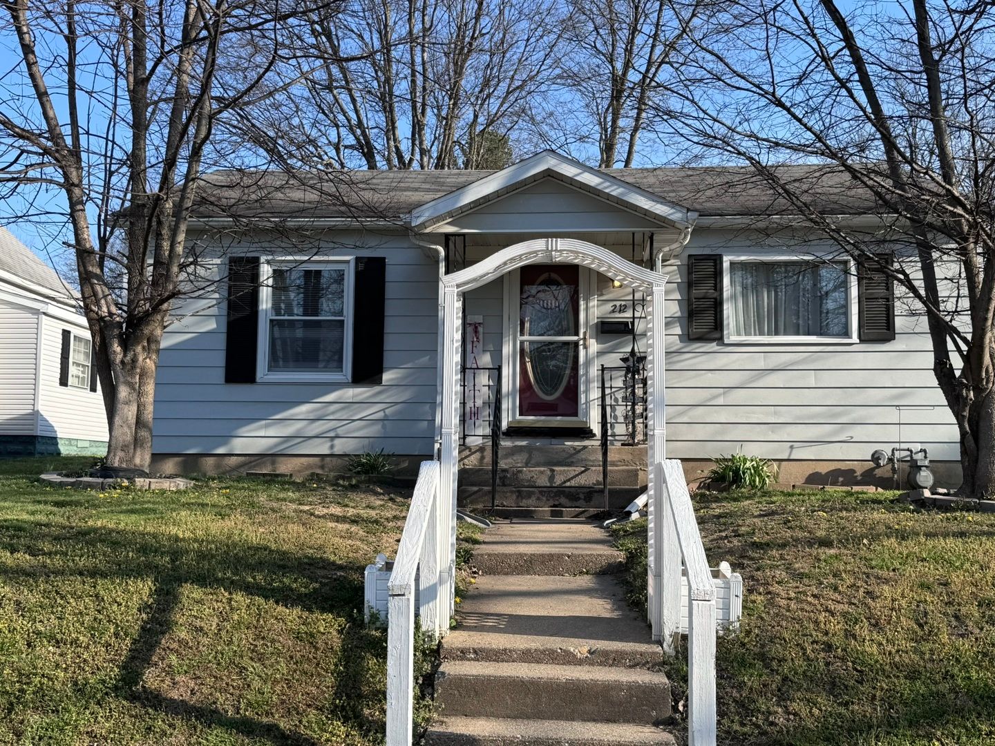 212 W Allmon Street — Salem, IL 62881