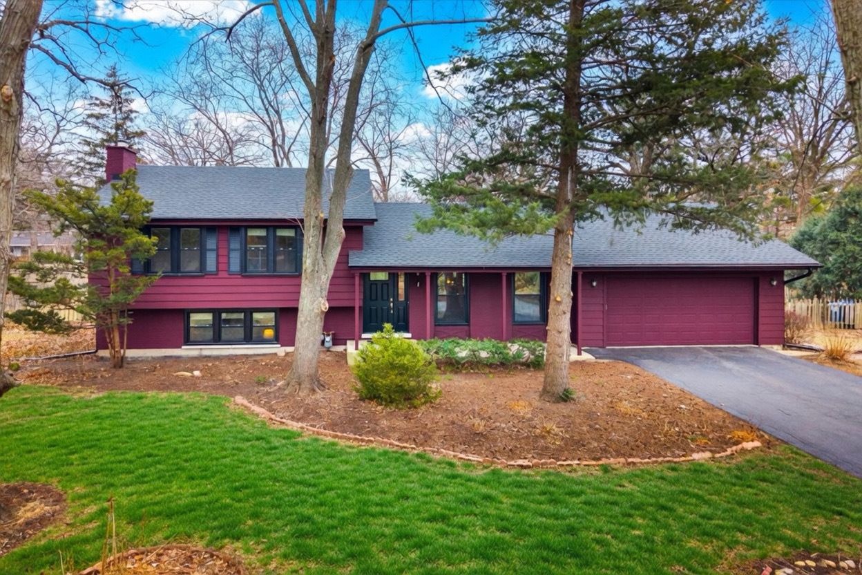 8S295 College Road — Naperville, IL 60540