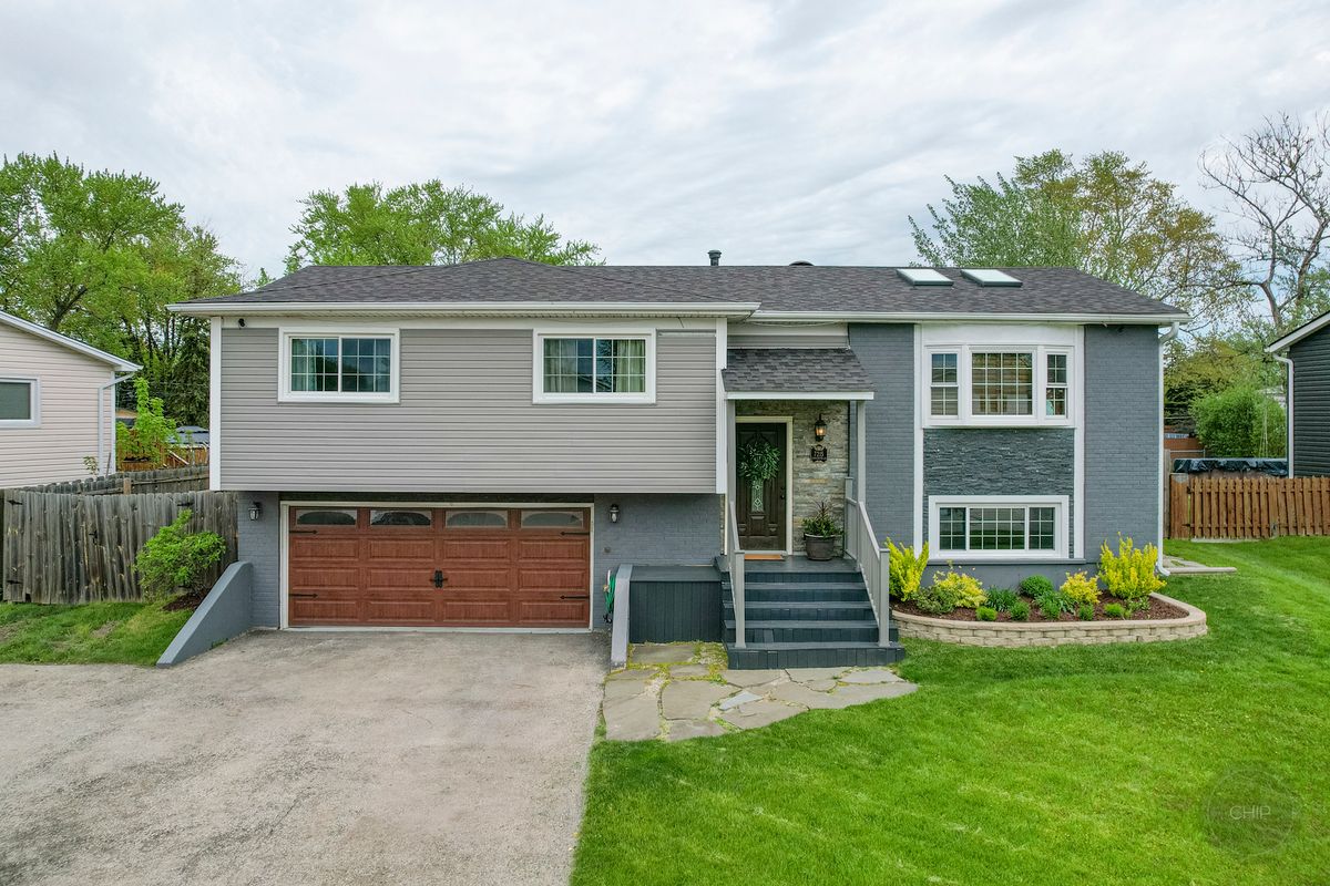 7215 Larchwood Lane, Woodridge, IL 60517