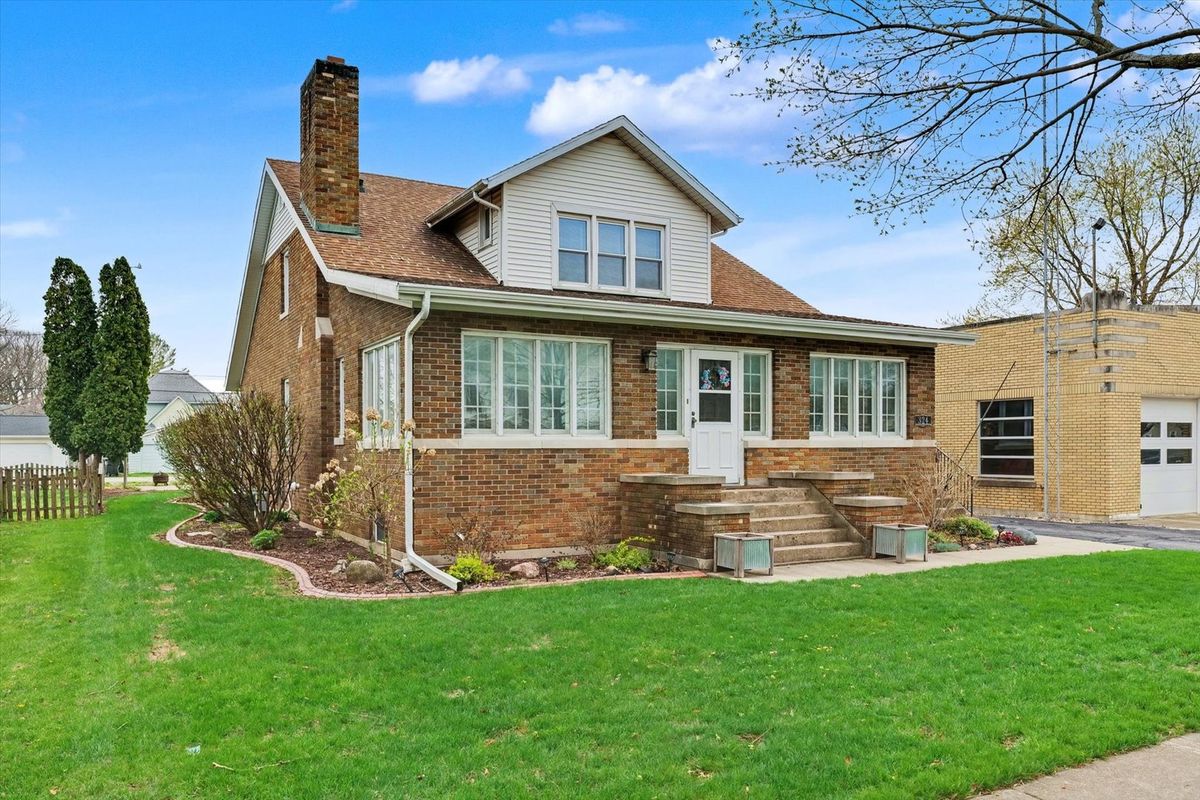 324 S Sangamon Avenue, Gibson City, IL 60936