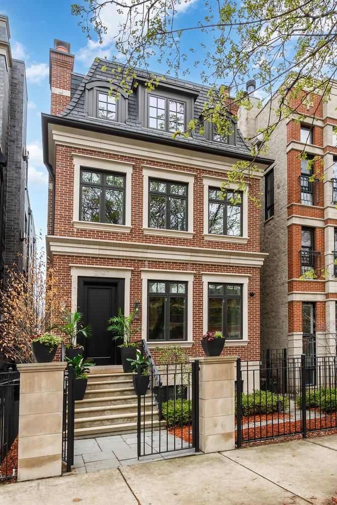 2047 N Bissell Street — Chicago, IL 60614
