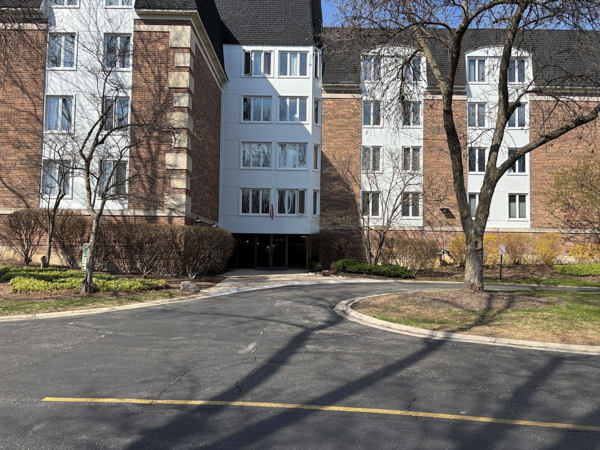 150 LAKE Boulevard, Buffalo Grove, IL 60089