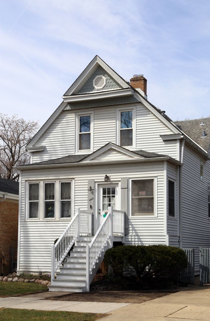 4644 N Kennicott Avenue — Chicago, IL 60630