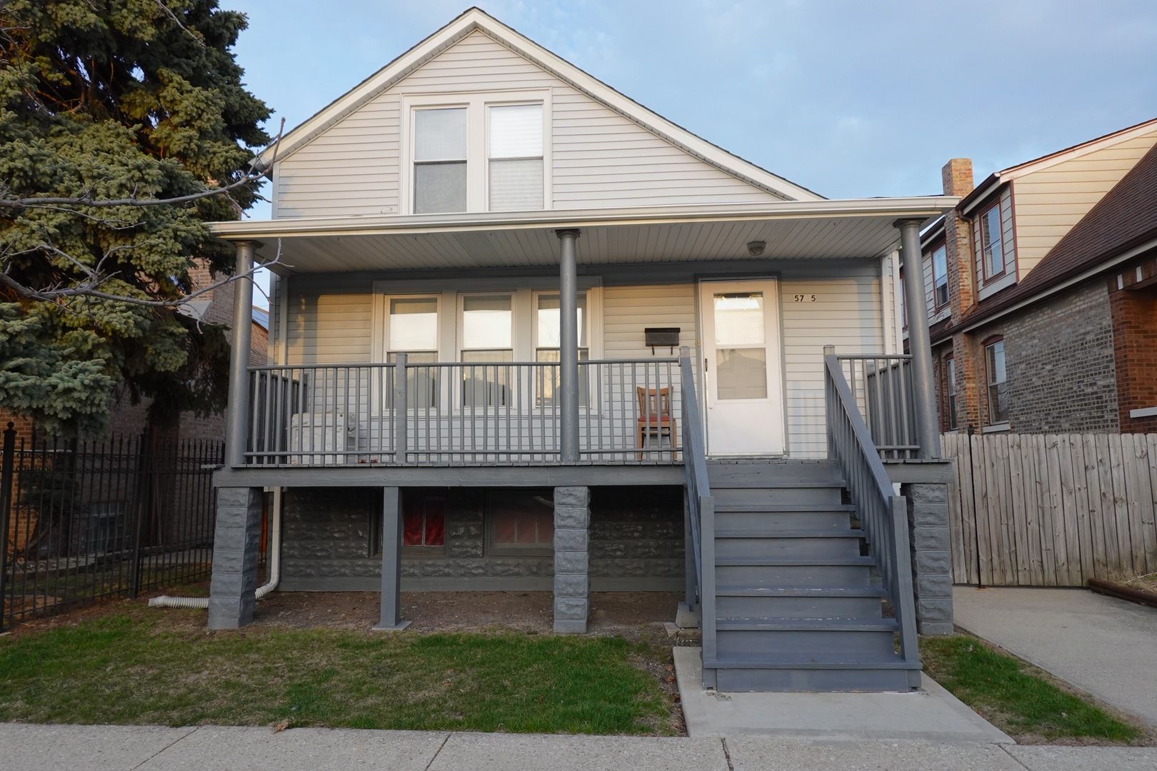 5725 S Whipple Street — Chicago, IL 60629