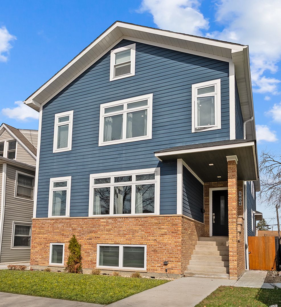 5004 W Argyle Street — Chicago, IL 60630