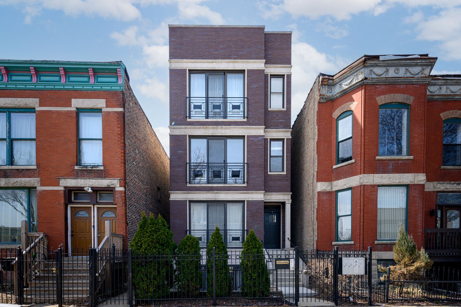 260 N California Avenue #2 — Chicago, IL 60612