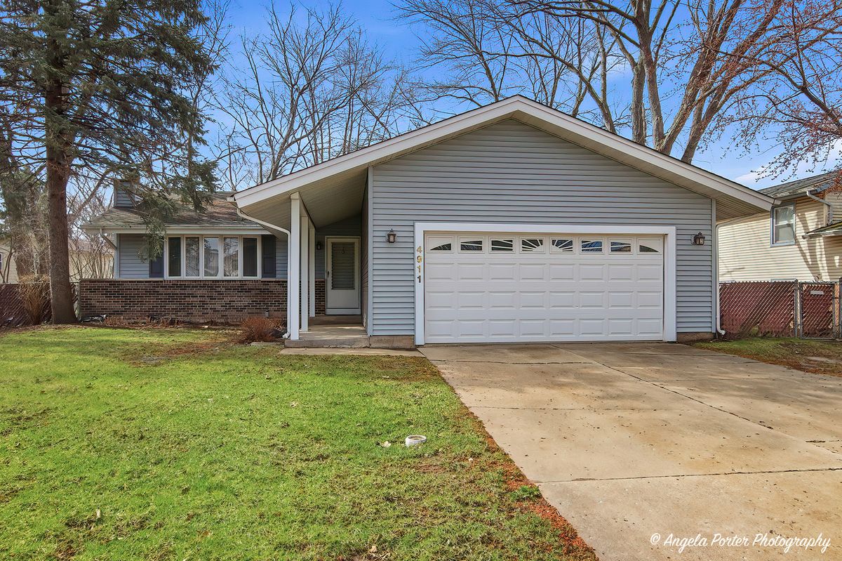 4911 Bromley Drive, McHenry, IL 60050