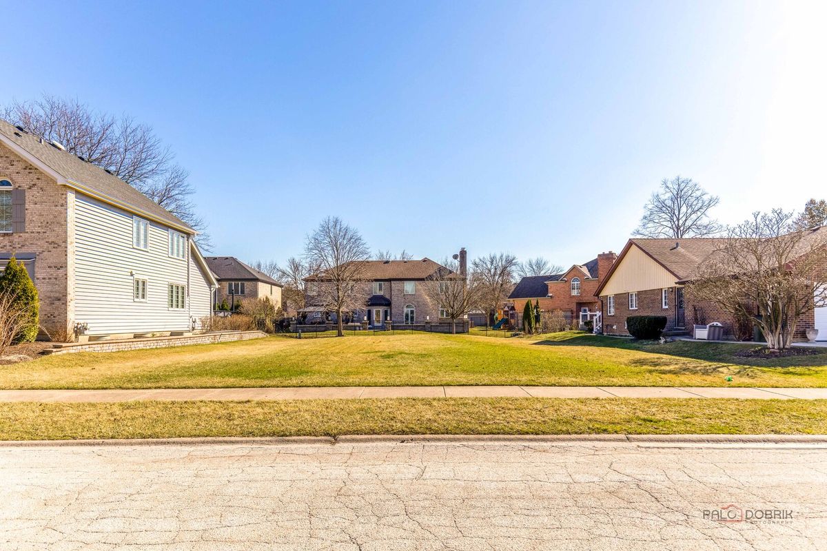 1309 Brookwood Drive, Arlington Heights, IL 60004