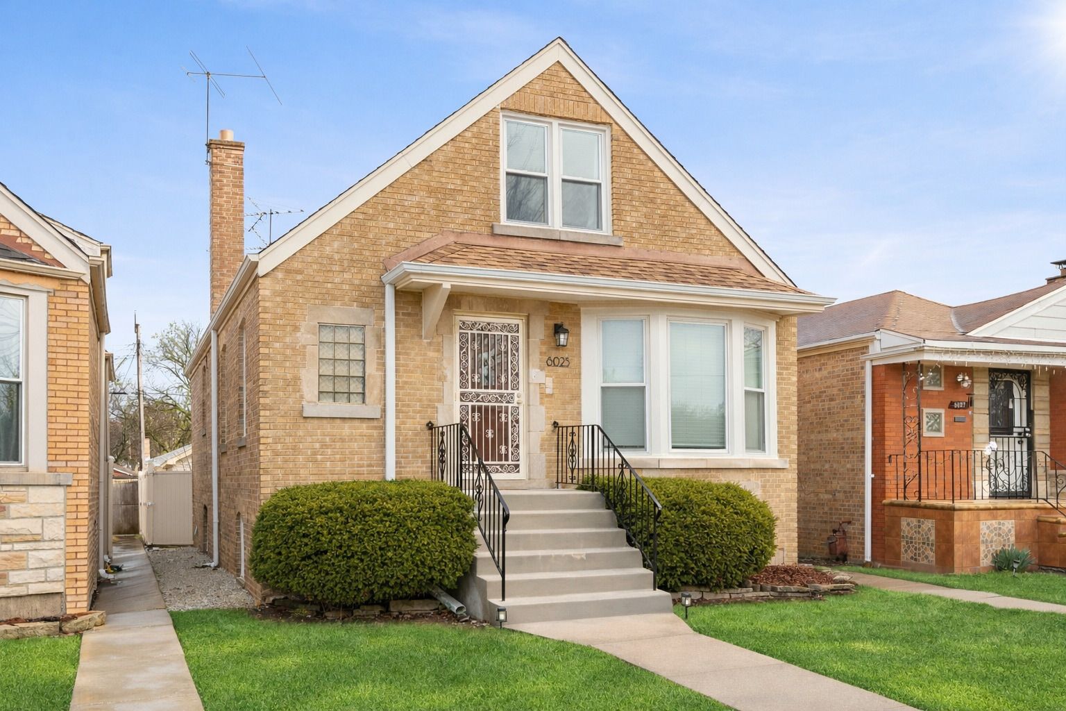 8025 S Mozart Street — Chicago, IL 60652