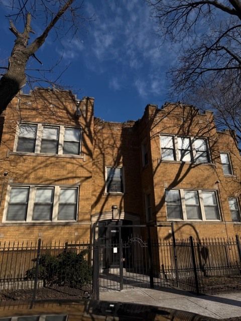 7957 Maryland Avenue — Chicago, IL 60619