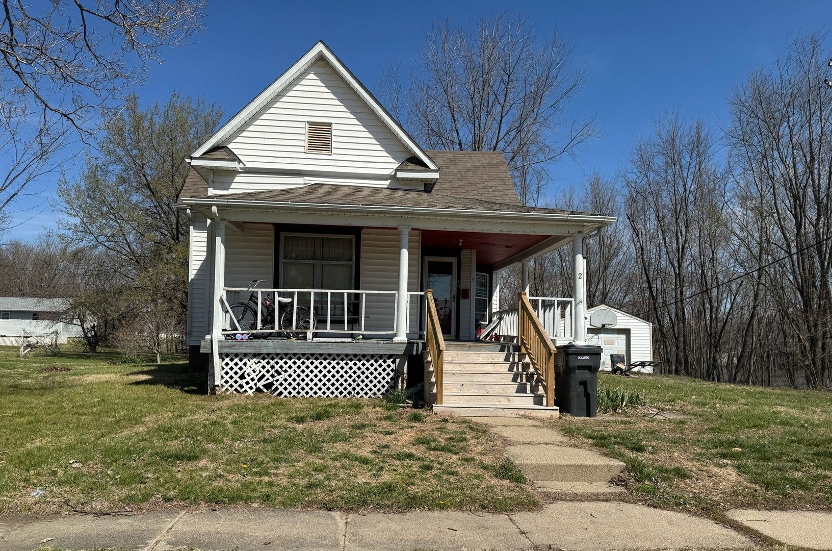 2 W Vine Street — Villa Grove, IL 61956