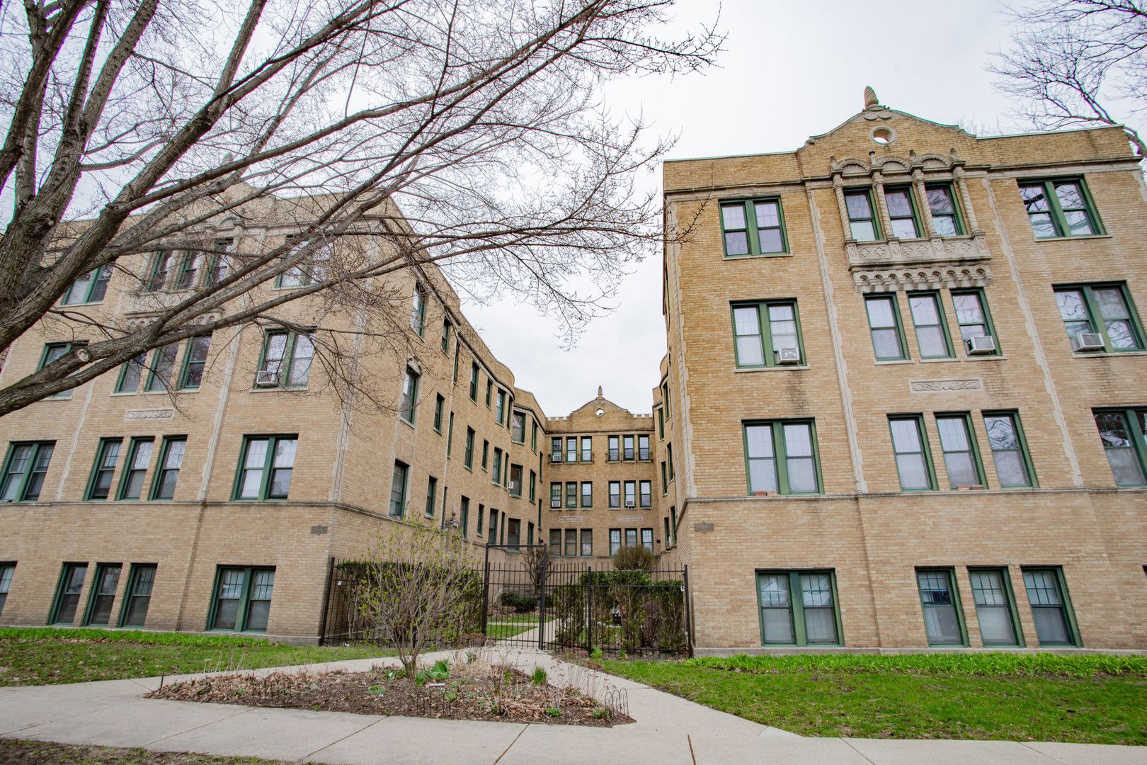 146 Clyde Avenue #2E — Evanston, IL 60202