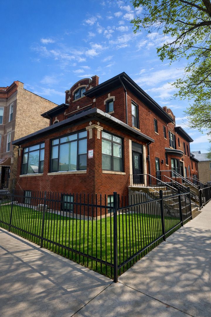 2325 S California Avenue — Chicago, IL 60608