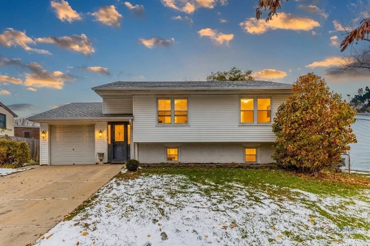 1096 Beechwood Road — Buffalo Grove, IL 60089
