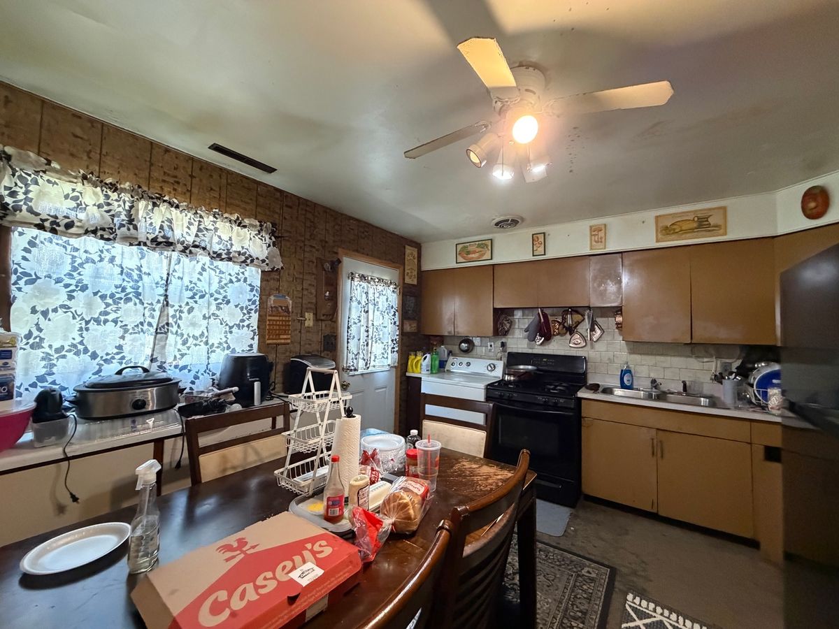 1305 Parkview Drive, Danville, IL 61832