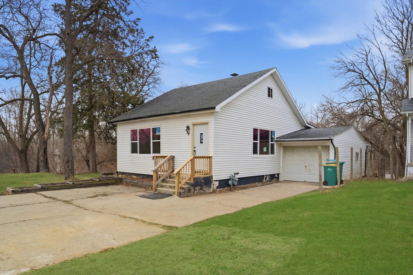54 Hillcrest Avenue — Fox Lake, IL 60020