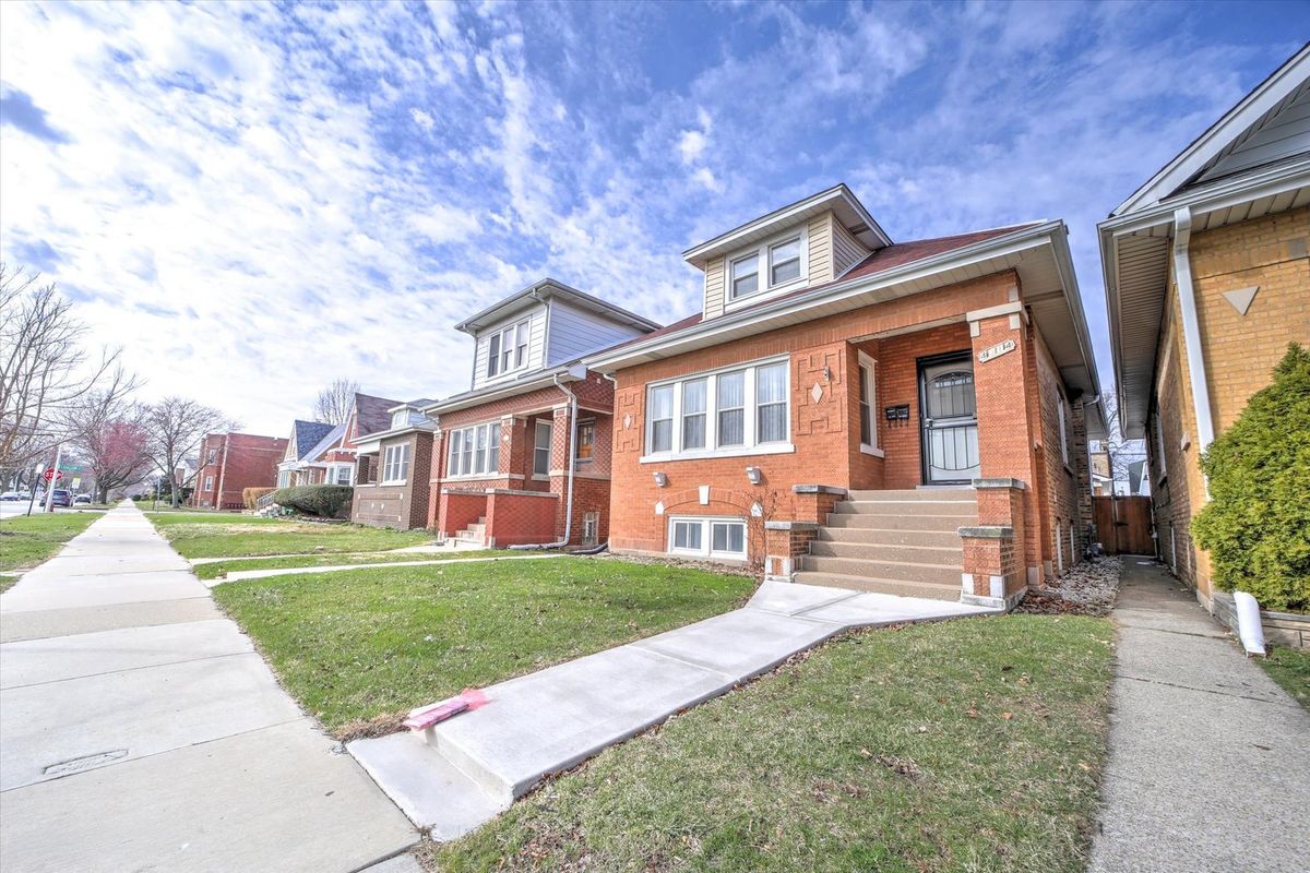 4314 Menard Avenue, Chicago, IL 60634