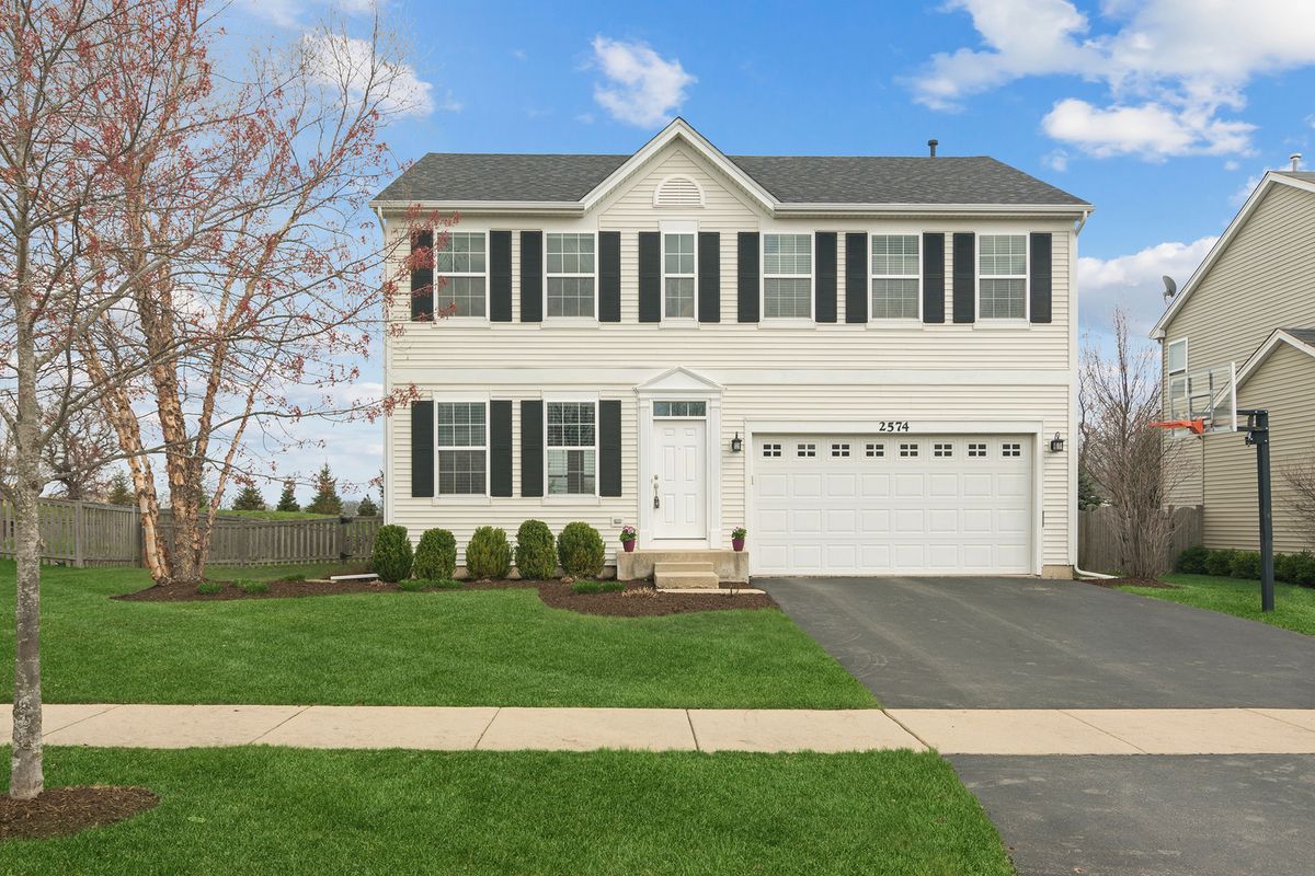 2574 Heron Lane, Wauconda, IL 60084