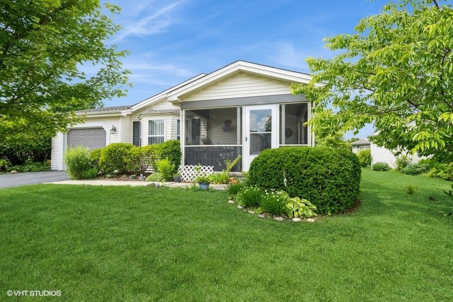 1016 Castleton Court — Grayslake, IL 60030