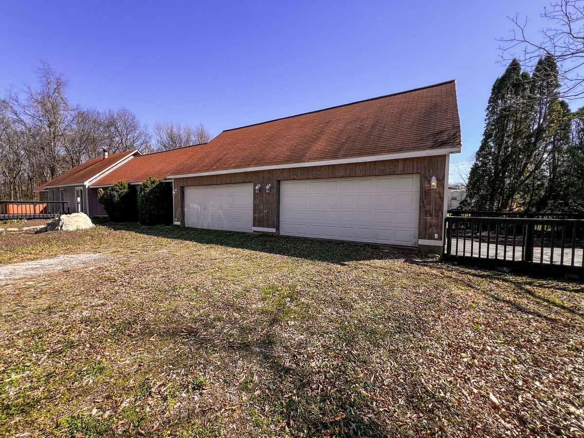 21604 Fox Drive, Carlyle, IL 62231