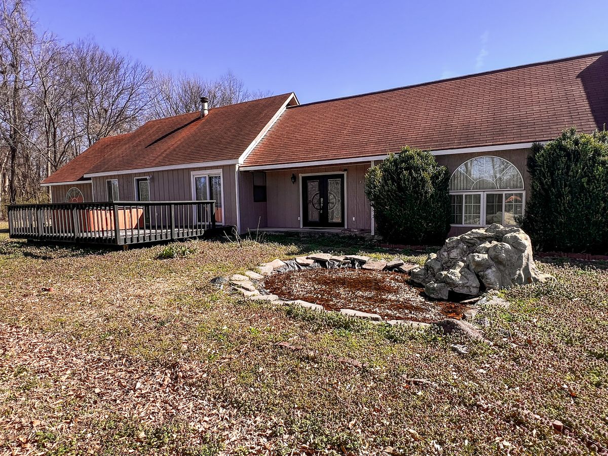 21604 Fox Drive, Carlyle, IL 62231