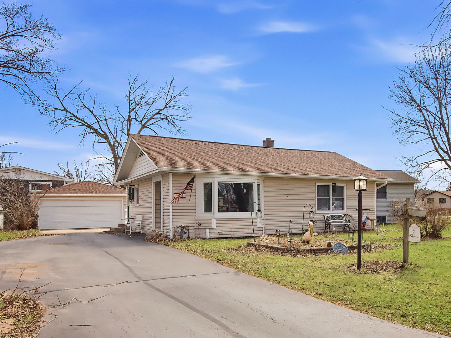 10004 Nippersink Drive — Richmond, IL 60071