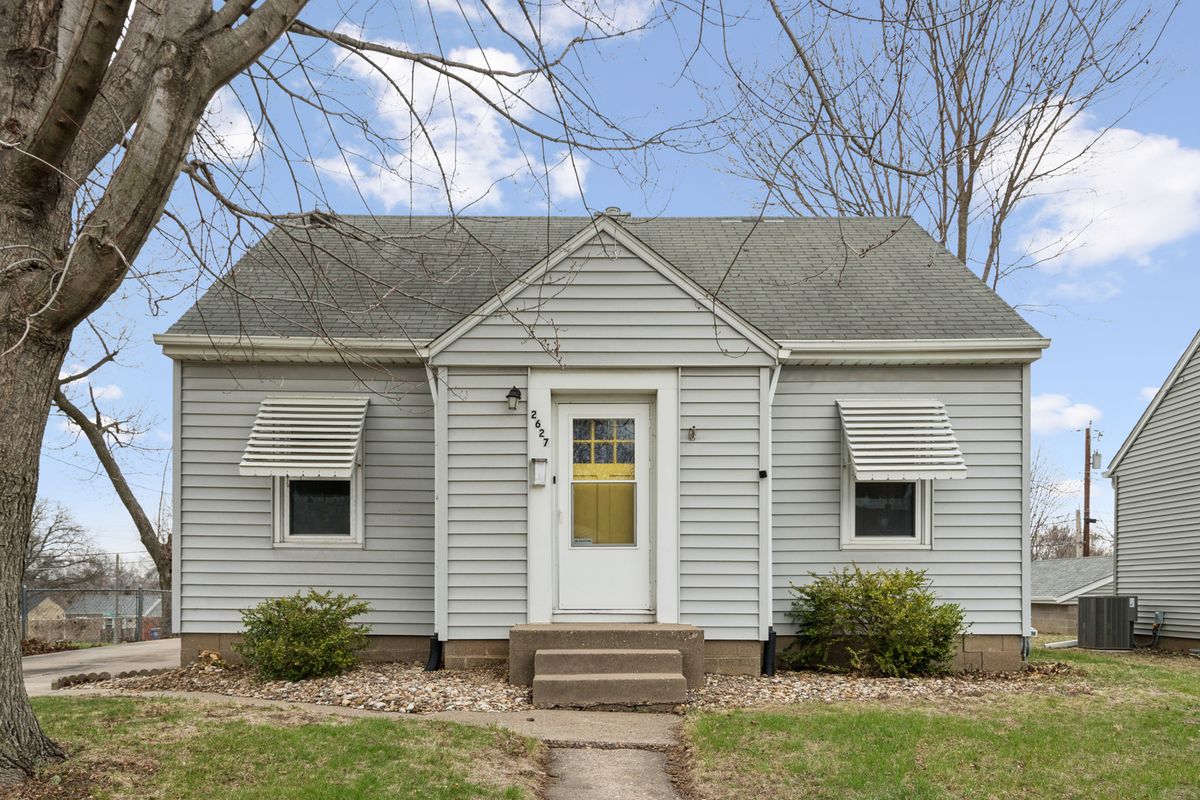 2627 COLLEGE Avenue, Davenport, IA 52803