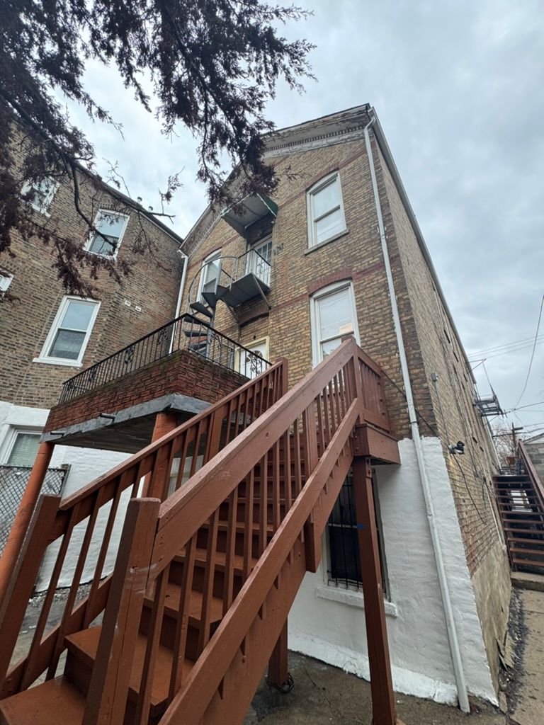 2127 FAIRFIELD Avenue, Chicago, IL 60608