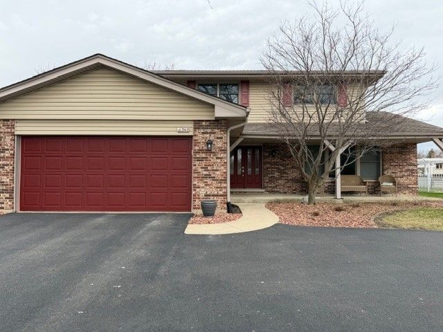 262 Eagle Lane — Bloomingdale, IL 60108